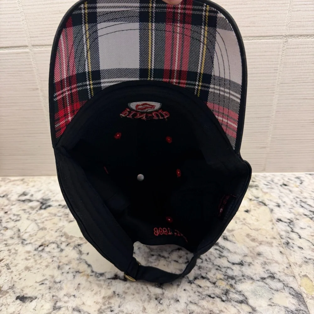 Pin-Up Golf Black Cap with Red Accent